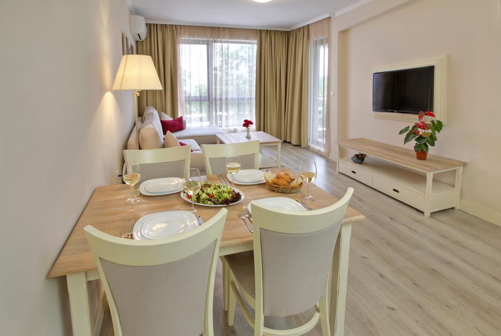 Private Apartments In White Rock Castle Balčik Pokoj fotografie
