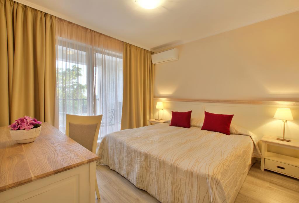 Private Apartments In White Rock Castle Balčik Pokoj fotografie