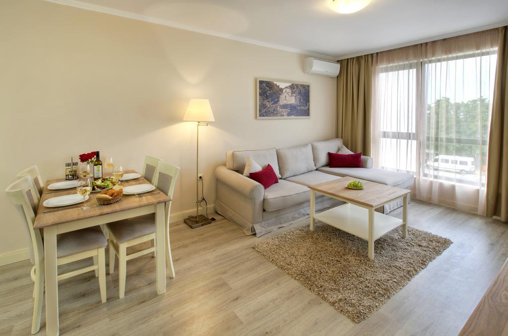 Private Apartments In White Rock Castle Balčik Pokoj fotografie